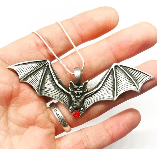 Jewellery,Witch & Spell Craft Jewel Eyed Bat Necklace ~ Pewter