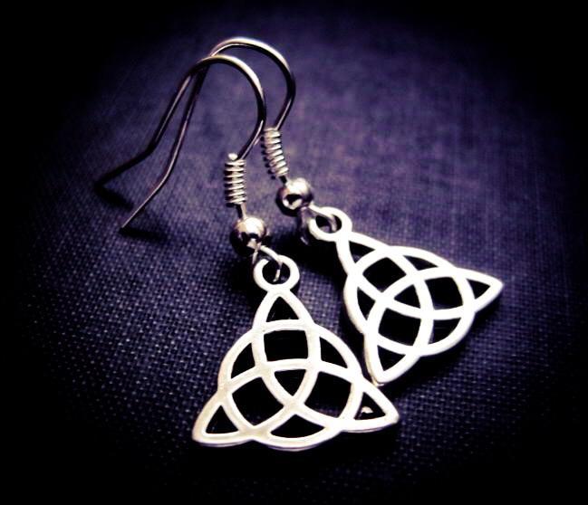 Jewellery,Witch & Spell Craft Triquetra Earrings